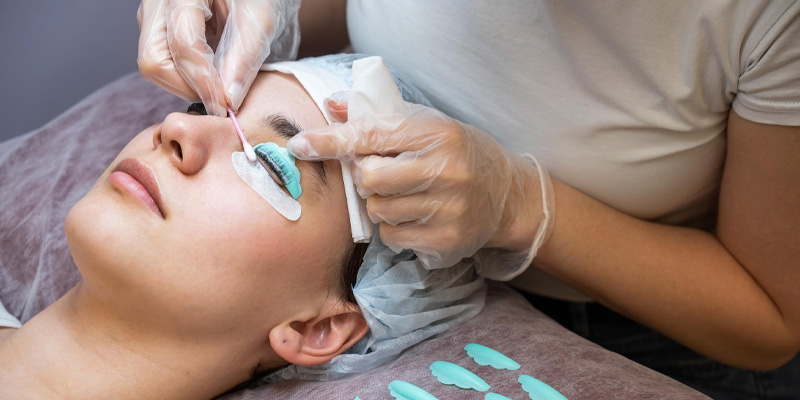 Brow-and-Lash-Tinting-Services